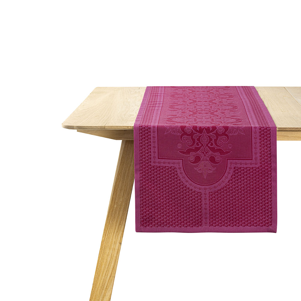 Chemin de table Palais Véni­tien Pourpre Le Jacquard Français