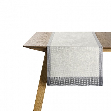 Chemin de table Evasion Céleste Carrare Le Jacquard Français