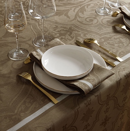 4 serviettes de table Armoi­ries Grège 58×58 cm Le Jacquard Français