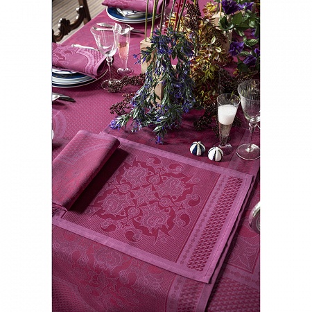 4 serviettes de table Palais Véni­tien Pourpre 58×58 cm Le Jacquard Français