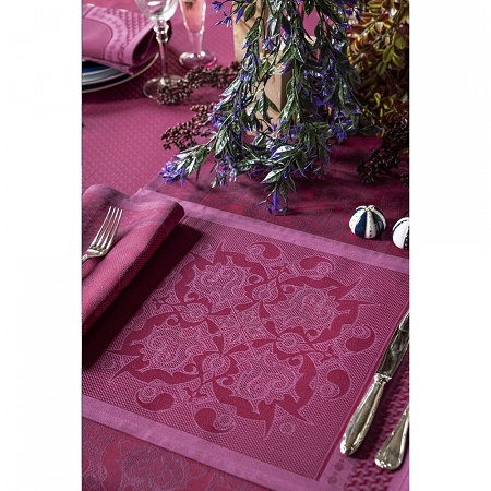 4 serviettes de table Palais Véni­tien Pourpre 58×58 cm Le Jacquard Français