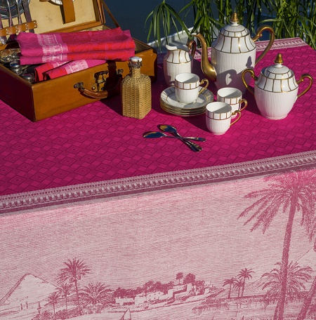 4 sets de table Croi­sière sur le Nil Orchi­dée 50×36 cm Le Jacquard Français