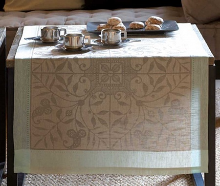 Chemin de table vene­zia beige cendré 55×200 cm Le Jacquard Français