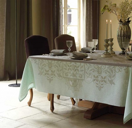 Chemin de table vene­zia beige cendré 55×200 cm Le Jacquard Français