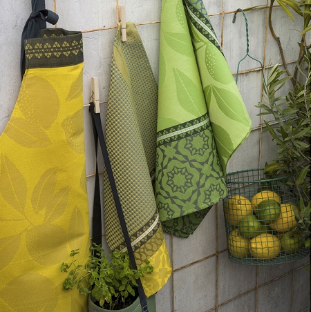 Tablier sous les citron­niers Vert 90×96 cm Le Jacquard Français