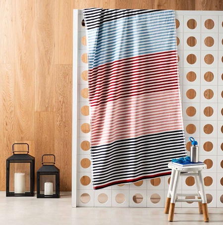 Drap de plage Tropi­cal Navy 90×180 cm Tommy Hilfi­ger